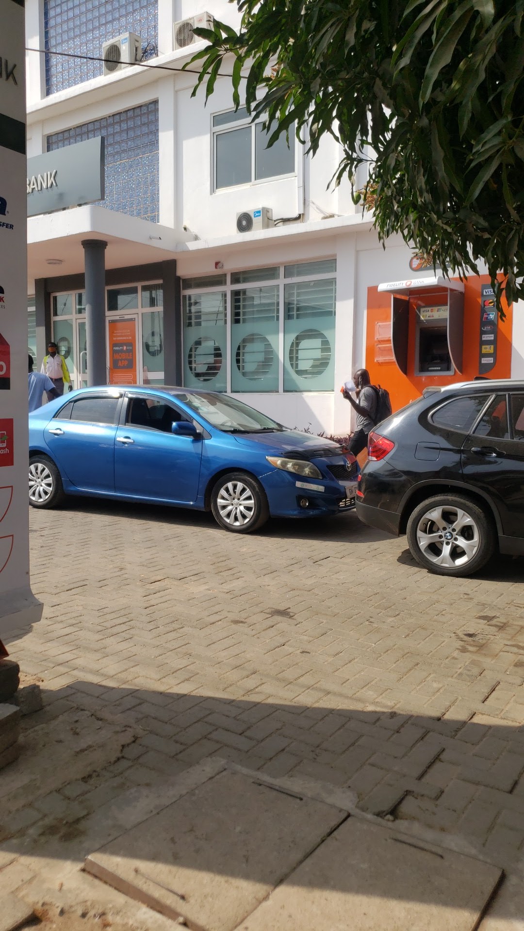 Arrival and context view at Fidelity Bank | Branch | Abeka in Accra, Greater Accra Region.