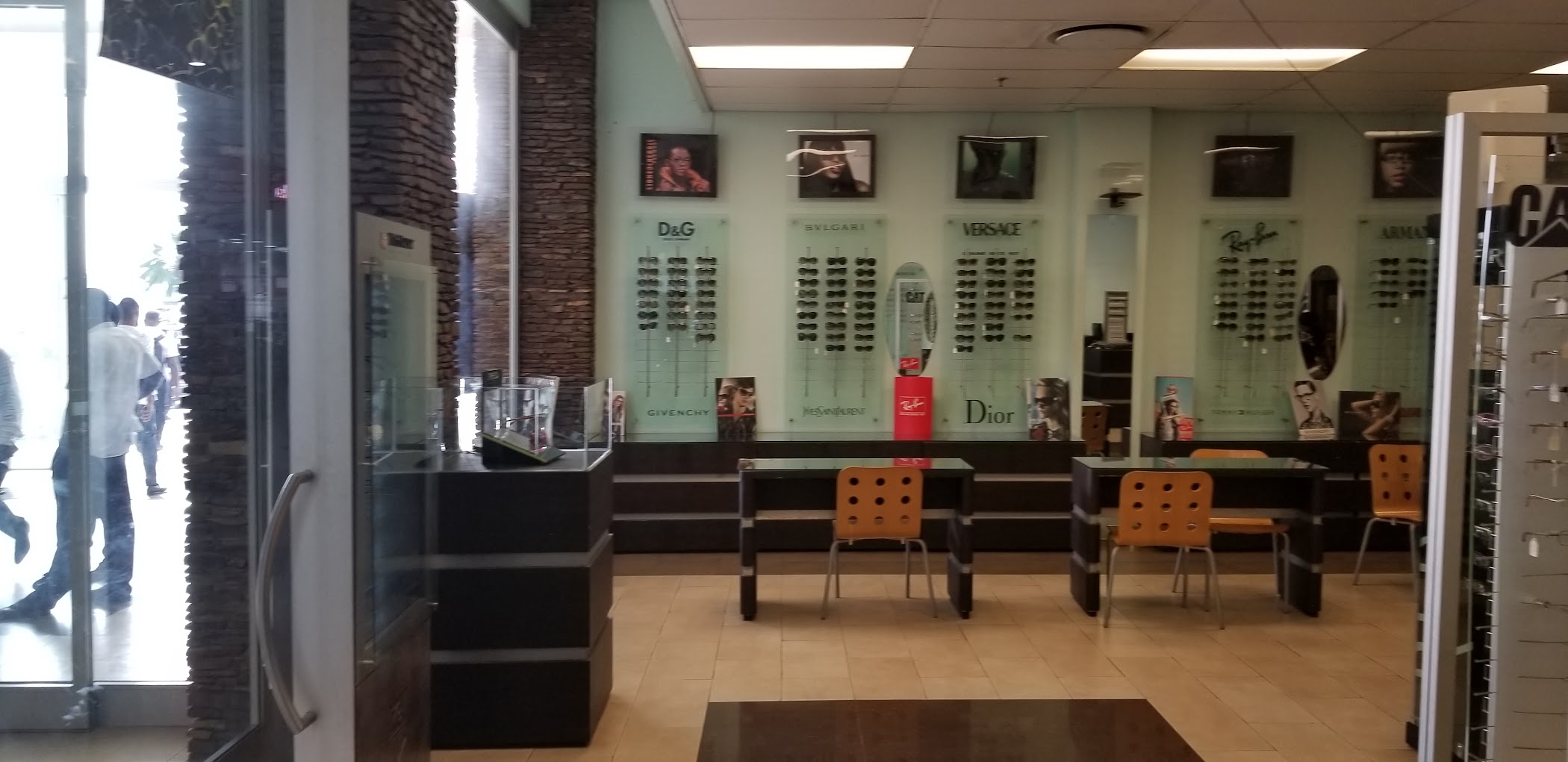 Arrival and context view at Eye Emporium | Ghana 🇬🇭 in Accra, Greater Accra Region.