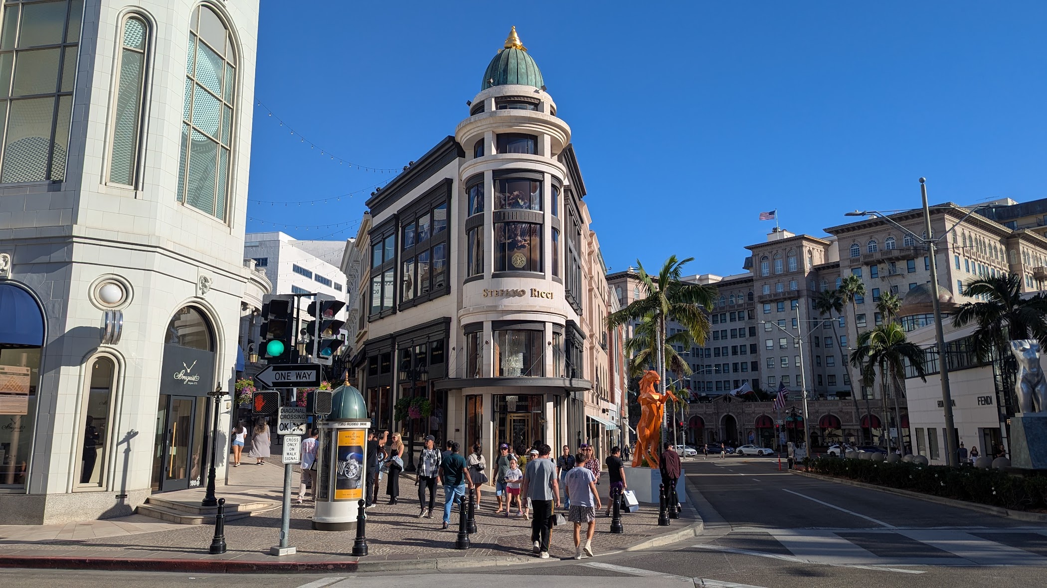 Starbucks Rodeo Drive Rodeo Drive – TortoisePath | California | USA 🇺🇸