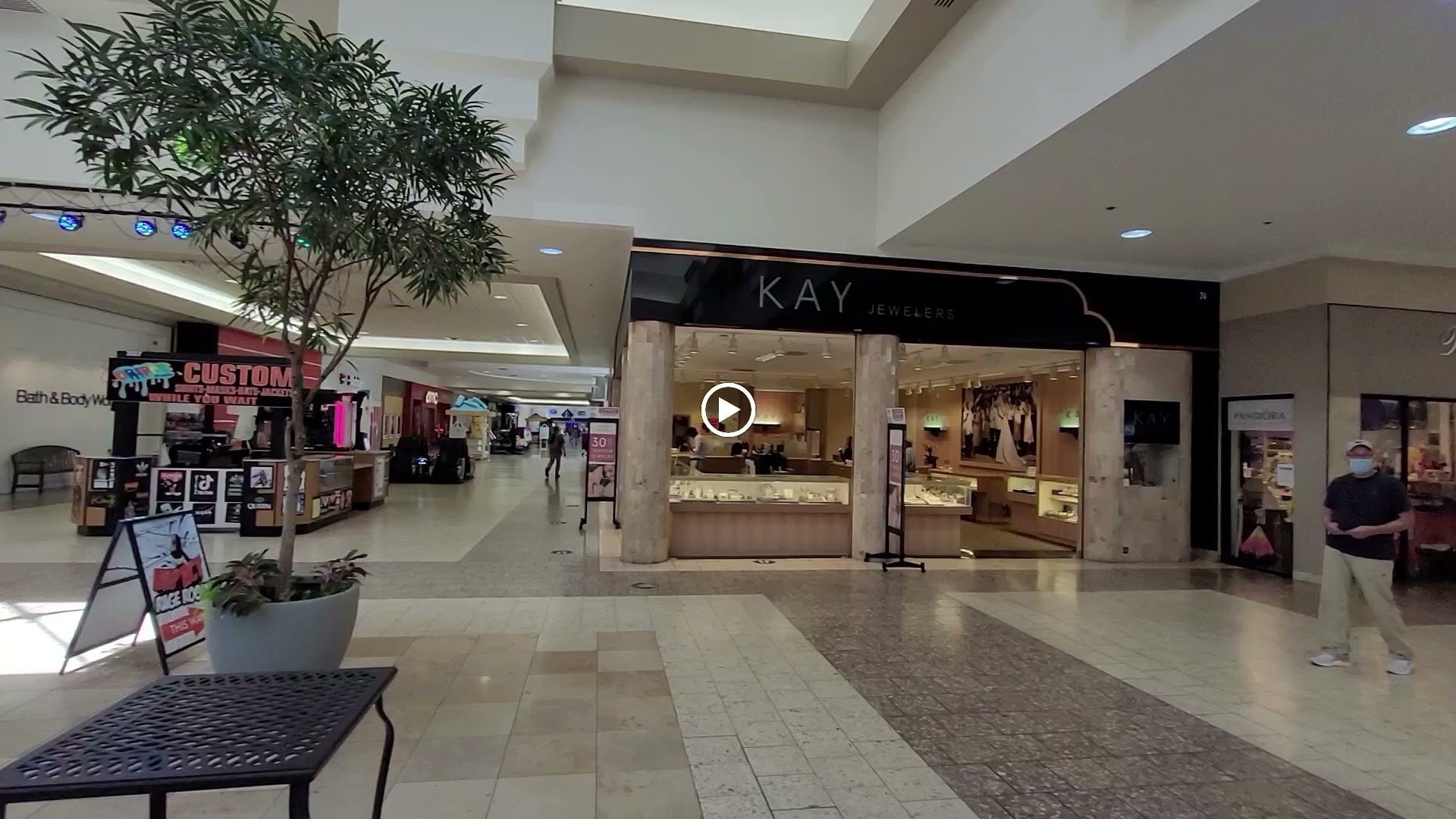 Lake Square Mall — Leesburg