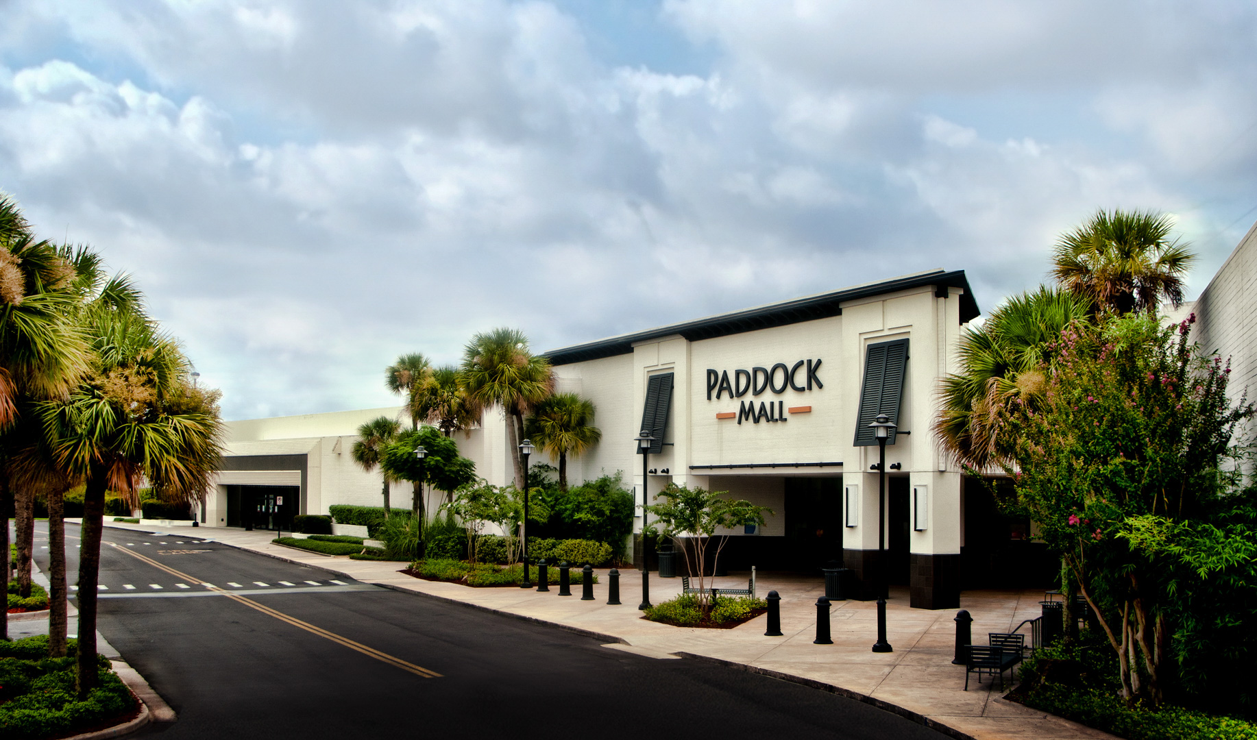 A first look at Paddock Mall, showing the retail setting that shapes the visit in Ocala.
