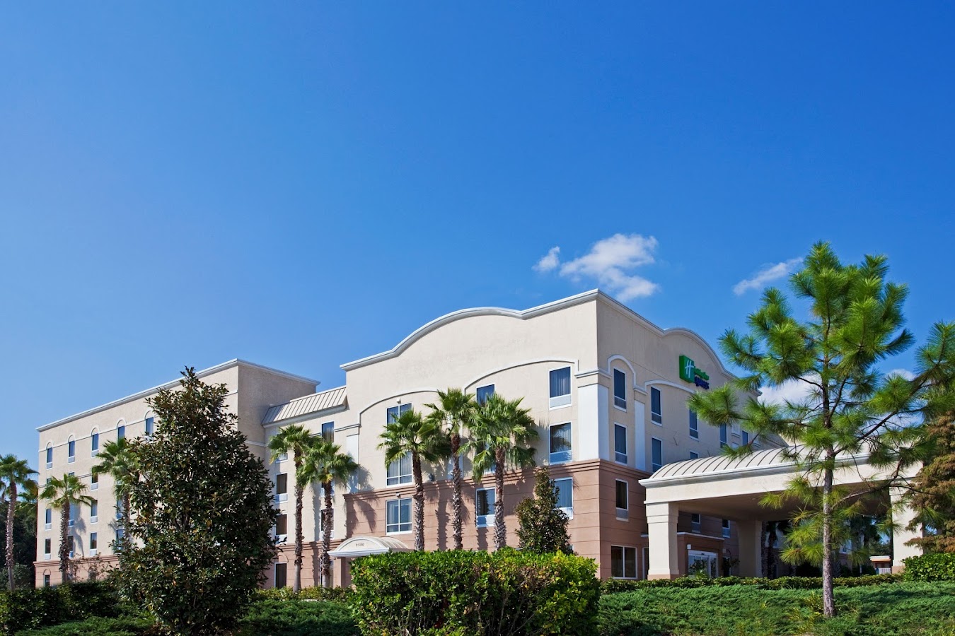 Holiday Inn Express & Suites Clearwater/US 19 N by IHG | Florida USA 🇺🇸 — Clearwater