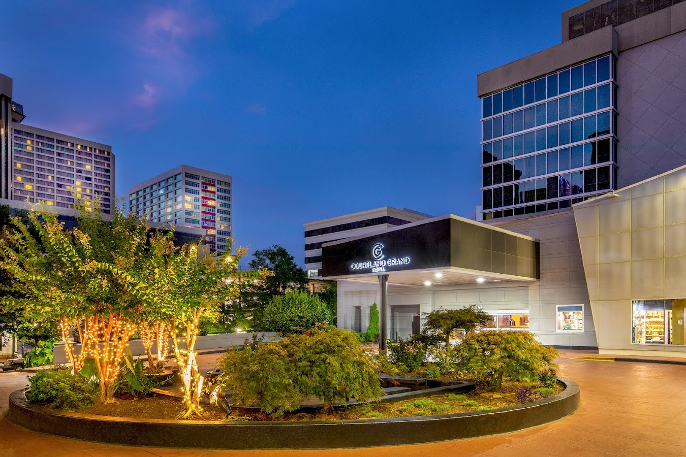 A first look at Courtland Grand Hotel | Georgia USA 🇺🇸, showing the arrival feel and stay setup in Downtown Atlanta.