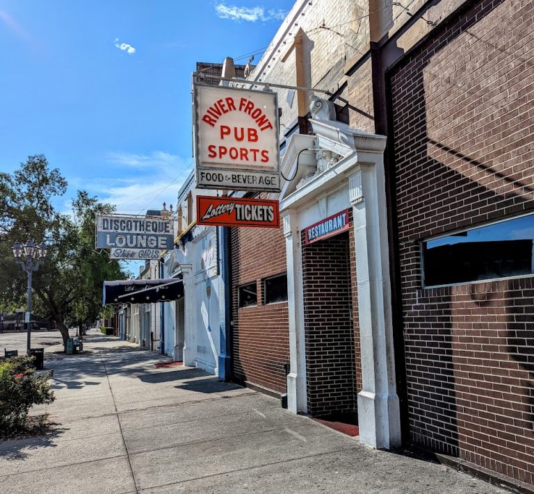 Riverfront Pub & Sports | Georgia USA 🇺🇸