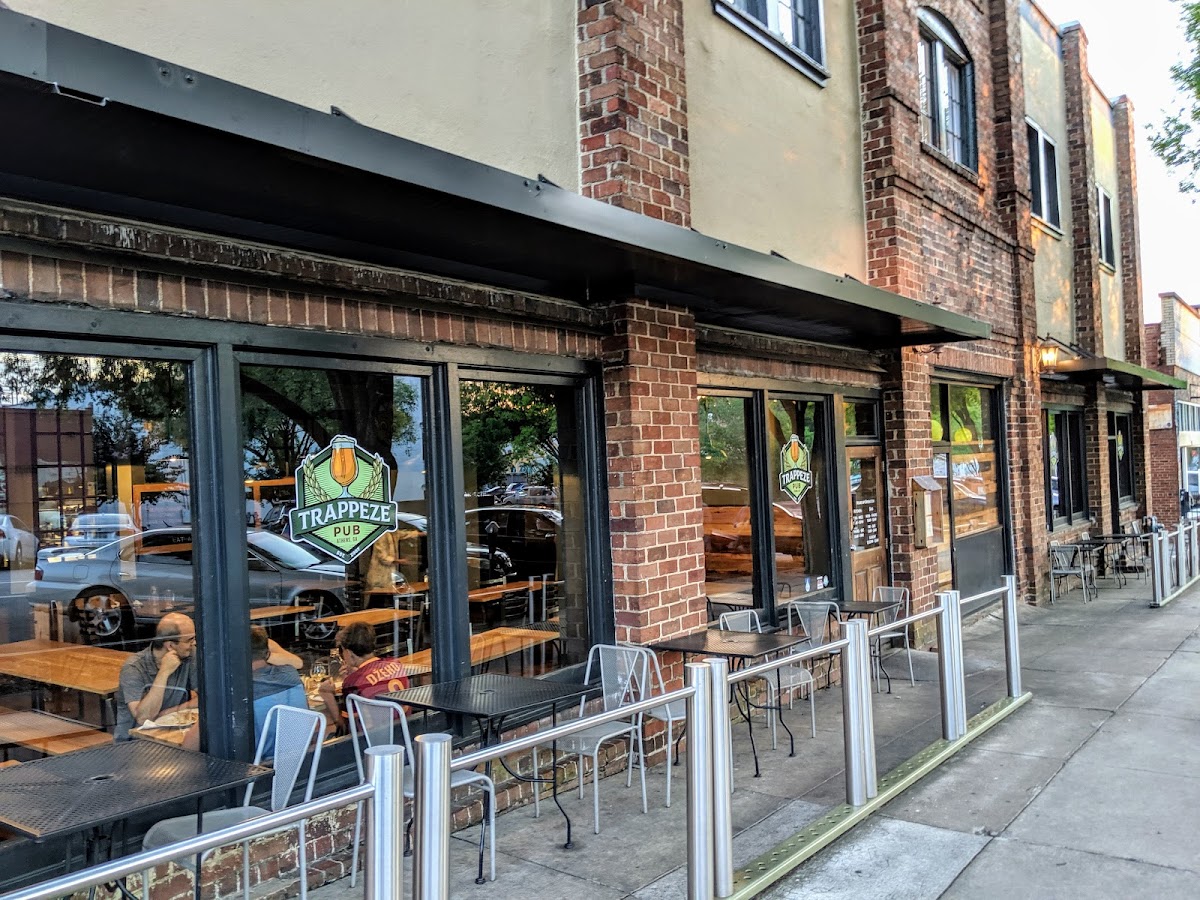 Trappeze Pub in Athens, a laid-back pub setting built around drinks and updated bar food classics.