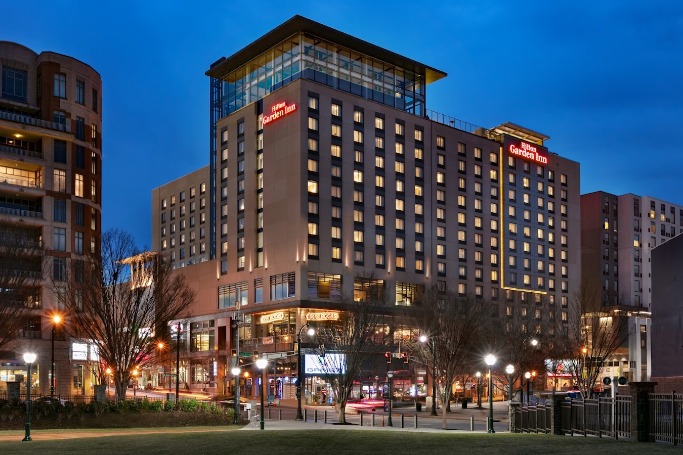 A first look at Hilton Garden Inn Atlanta Downtown | Georgia USA 🇺🇸, centered on the arrival feel and hotel setting in Downtown Atlanta.