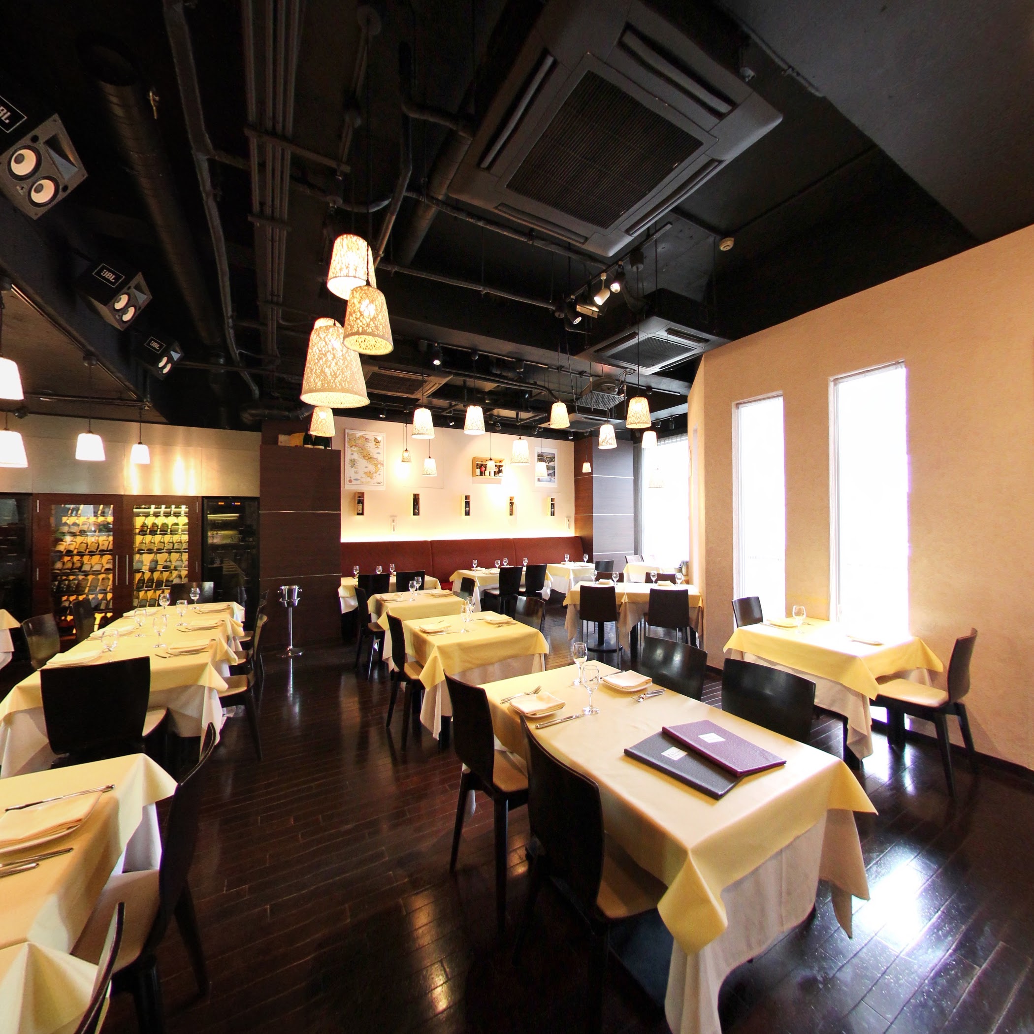 Trattoria Mari e Monti — Minato City