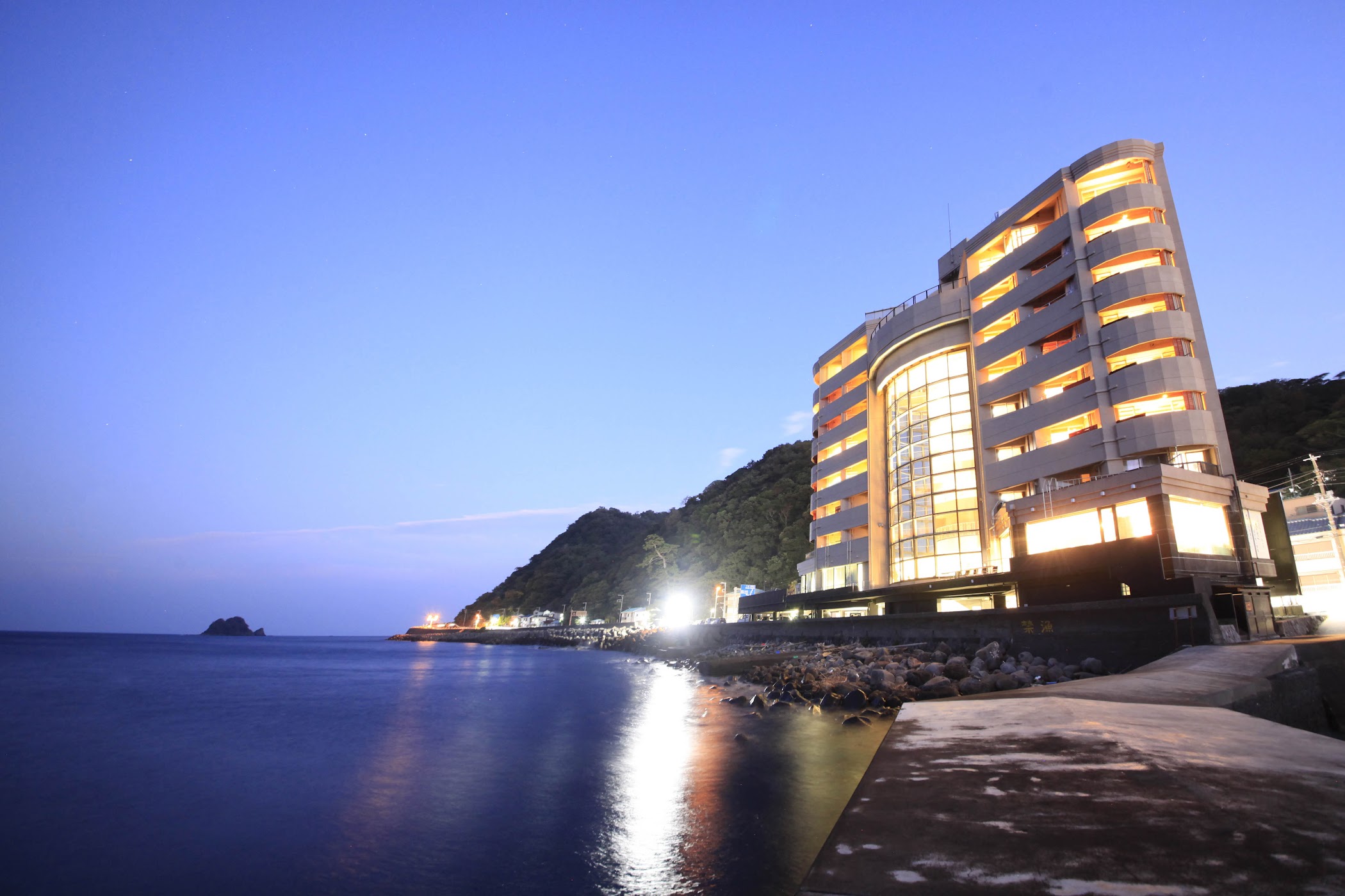 Luxury Japanese-style Hotel Kaze no Kaori UMI | ラグジュアリー和ホテル 風の薫 UMI — Itō