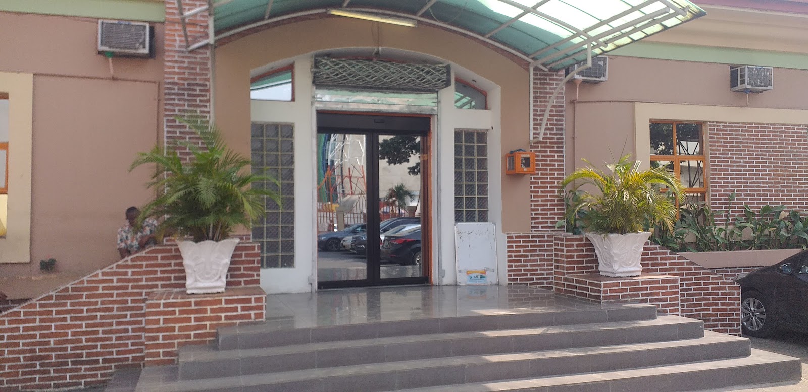 Jevinik Restaurant — Abuja