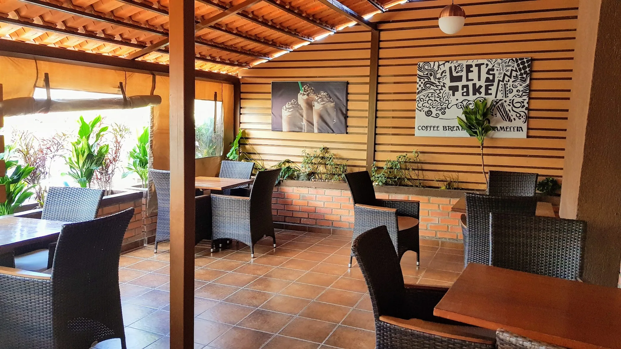 Cafe Camellia Kisimenti — Kigali