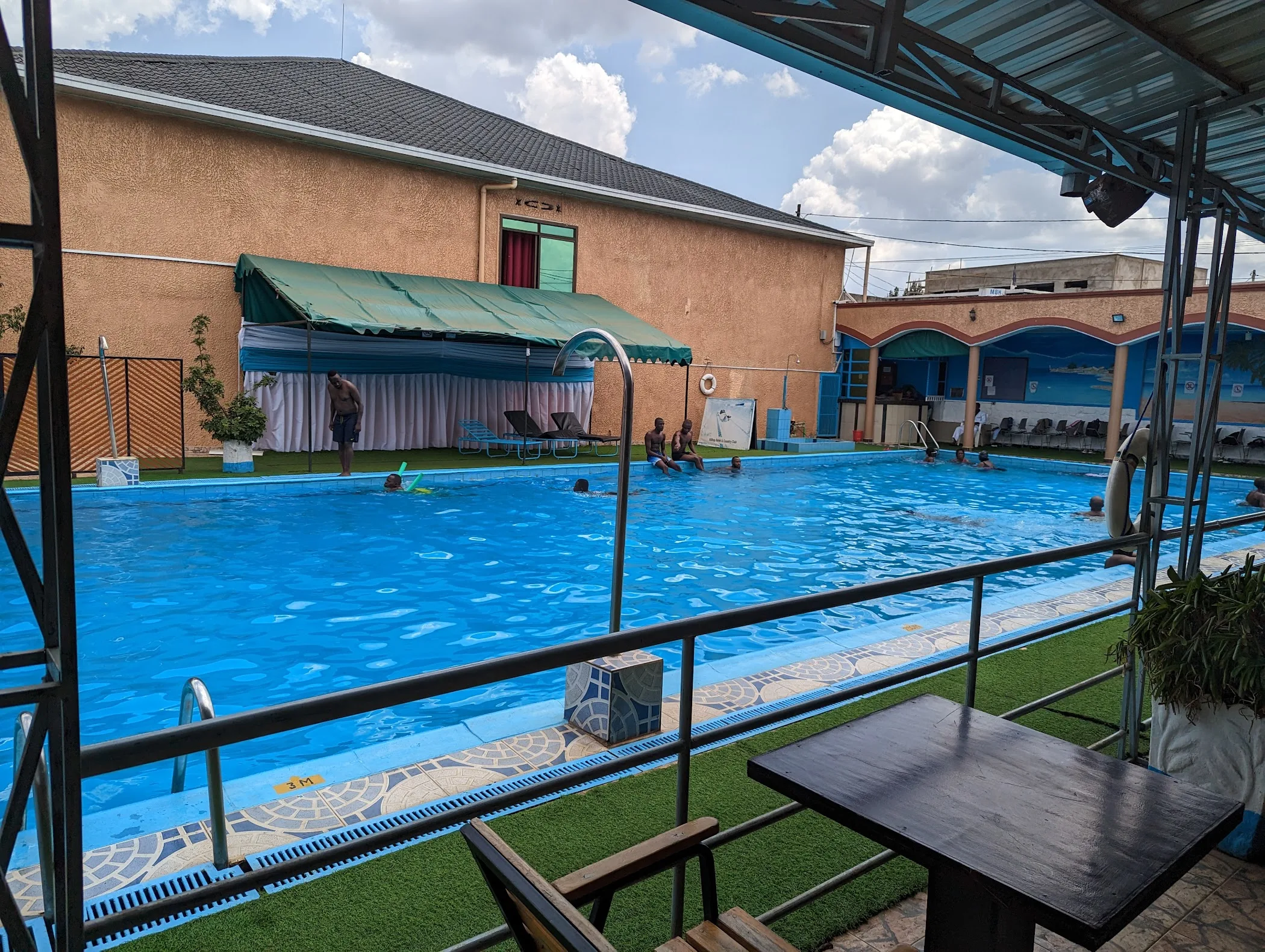 Hilltop Hotel and Country Club — Kigali