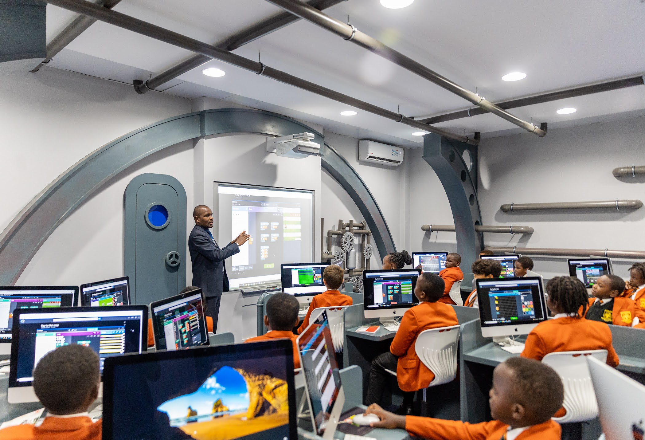 Bus Brookhouse Runda Brookhouse School Runda | Kenya 🇰🇪 – TortoisePath | SchoolFinder 🎓