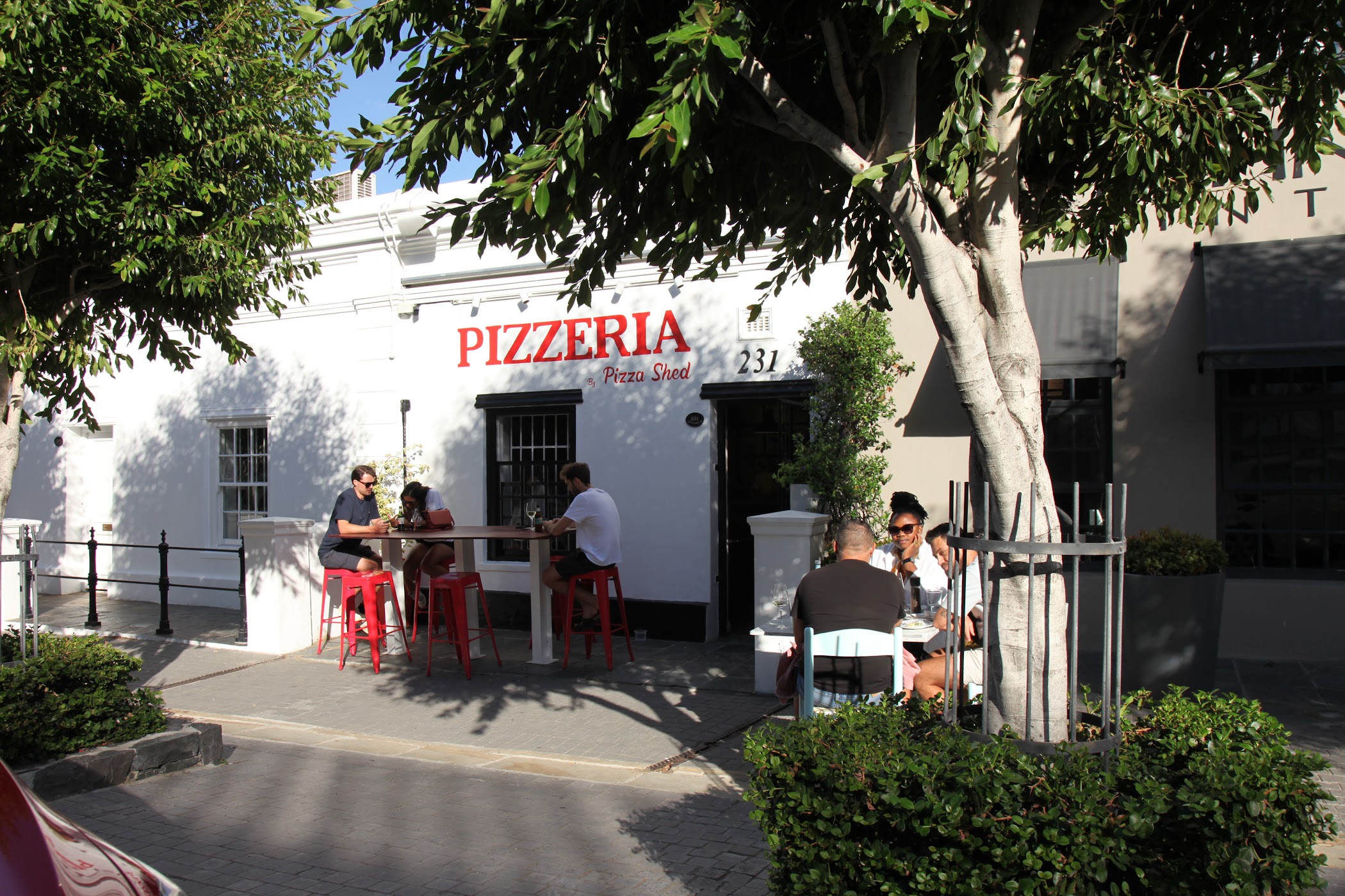 A first look at Pizza Shed | Observatory in Cape Town, useful for getting a feel for the room before you visit.