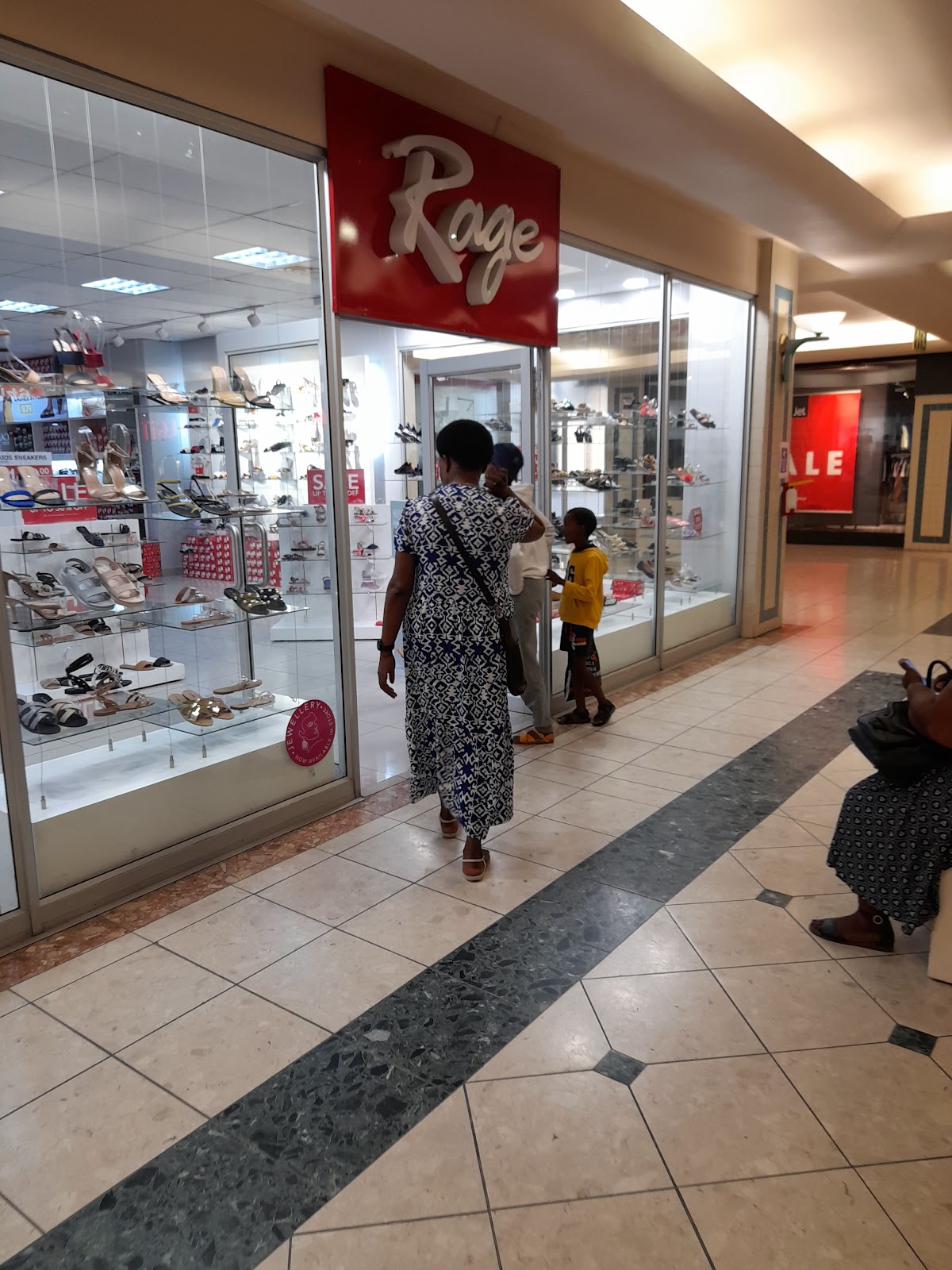 Bloem Plaza. — Bloemfontein