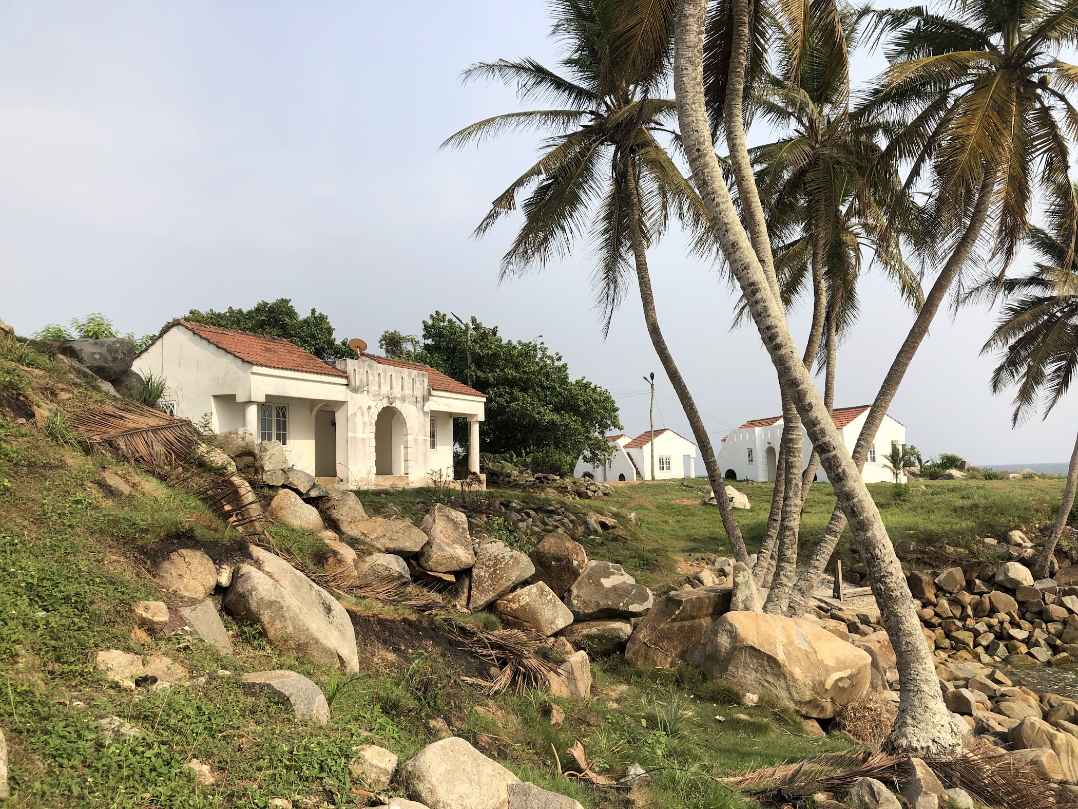 Fort Metal Cross walls and coastal fort architecture in Dixcove