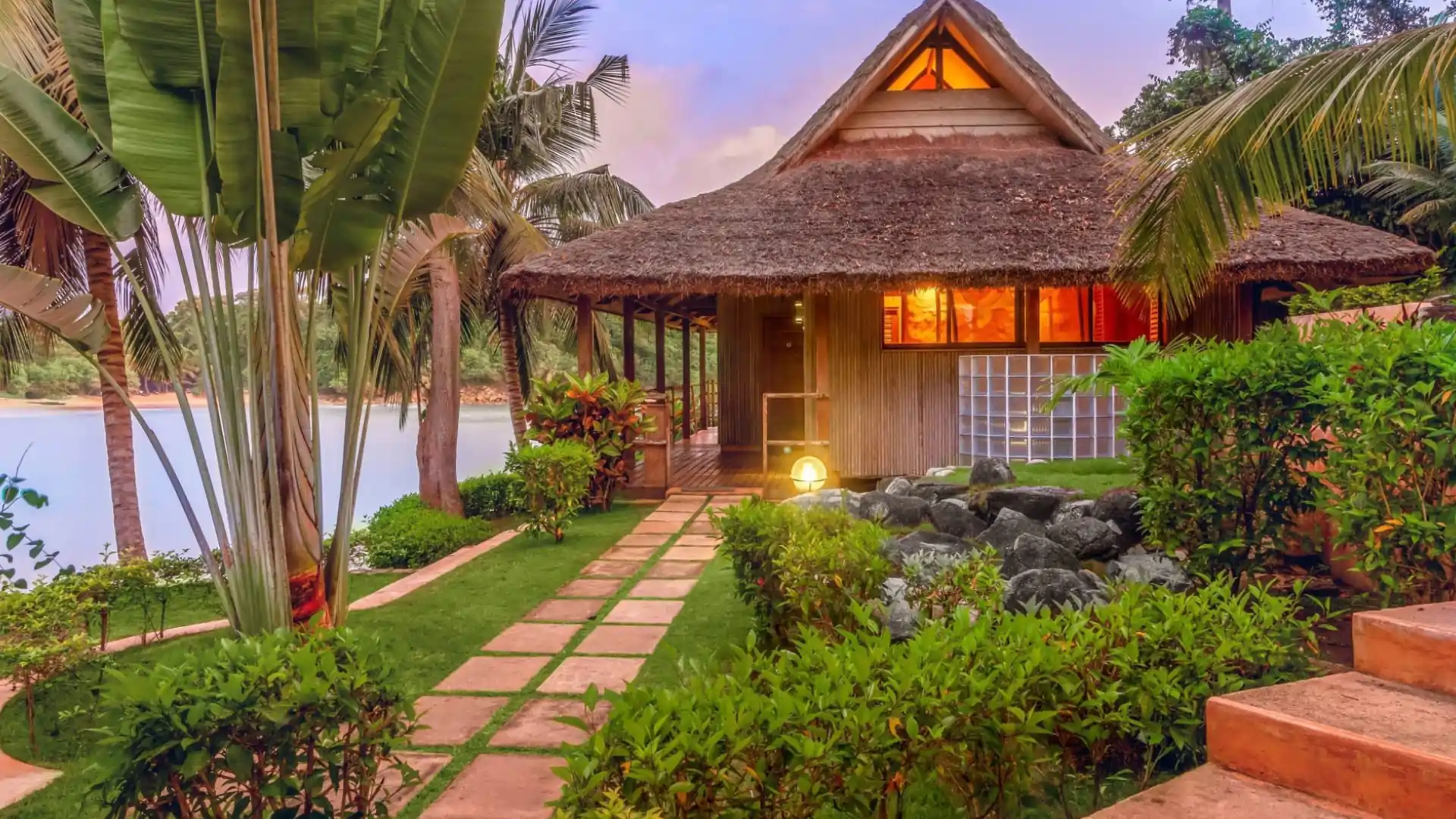 Lou Moon Resort — Axim