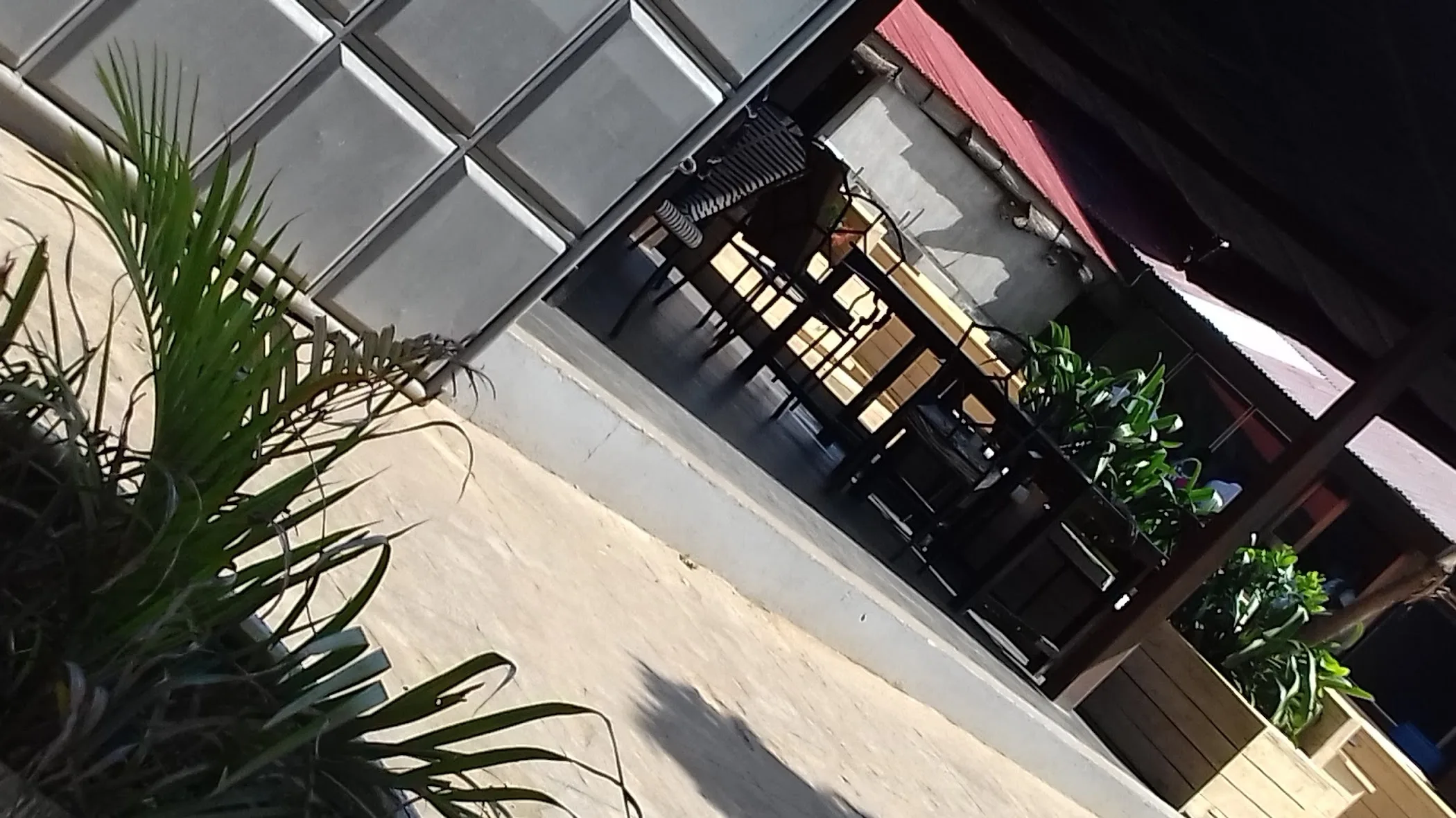 Mango’s Restaurant Bar and Grill — Accra