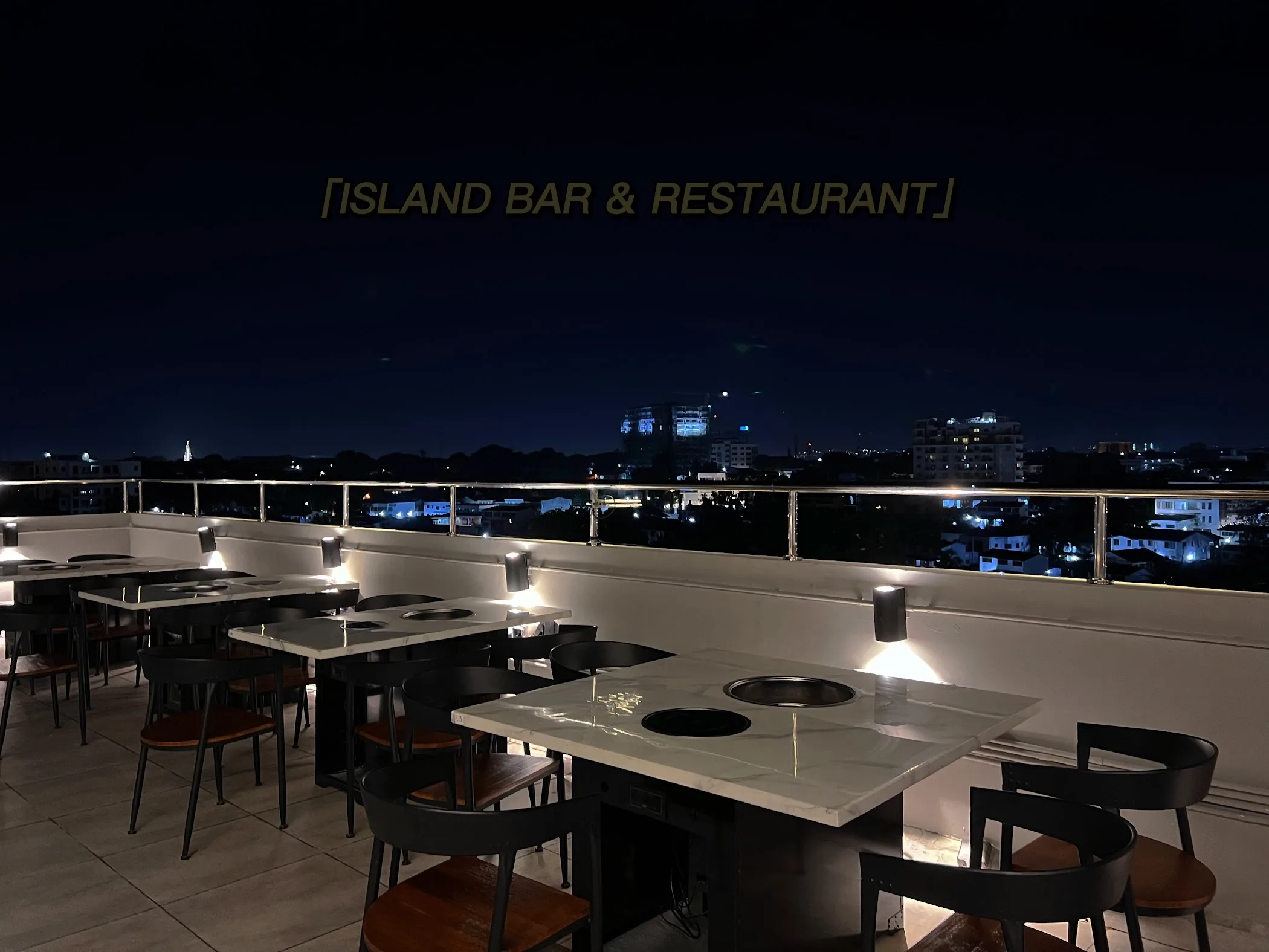 ISLAND LOUNGE BAR&THAI RESTAURANT 在岛上 — Accra
