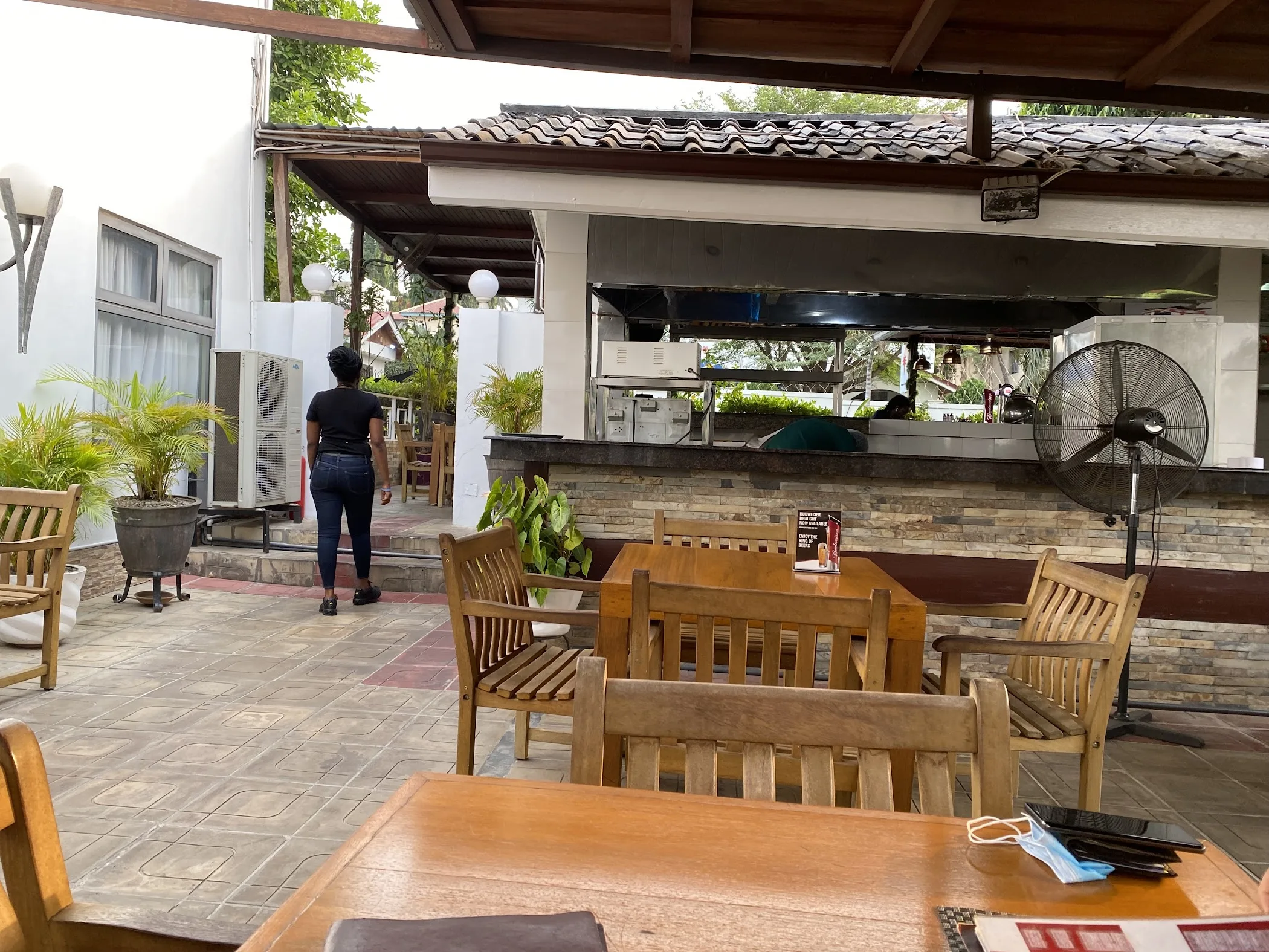 805 Restaurant — Accra