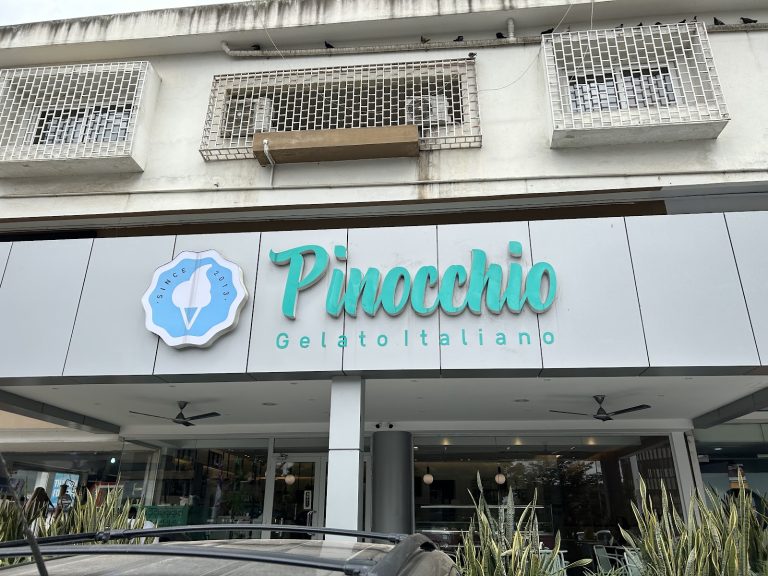 Pinocchio gelateria pizzeria, Airport