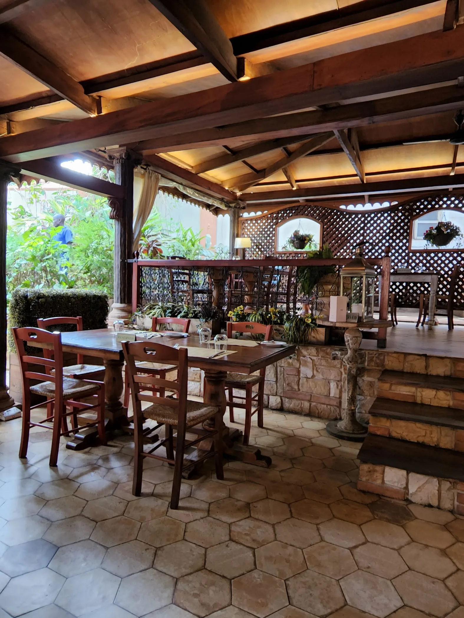 Cantine Divino — Kampala