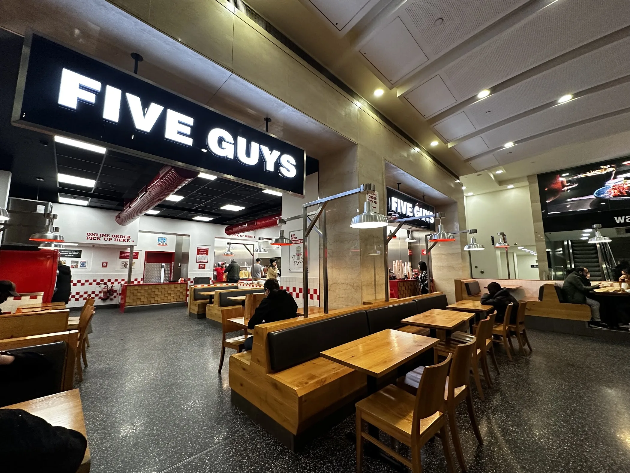 O2 Five Guys Five Guys | The O2 | London – TortoisePath | United Kingdom 🇬🇧