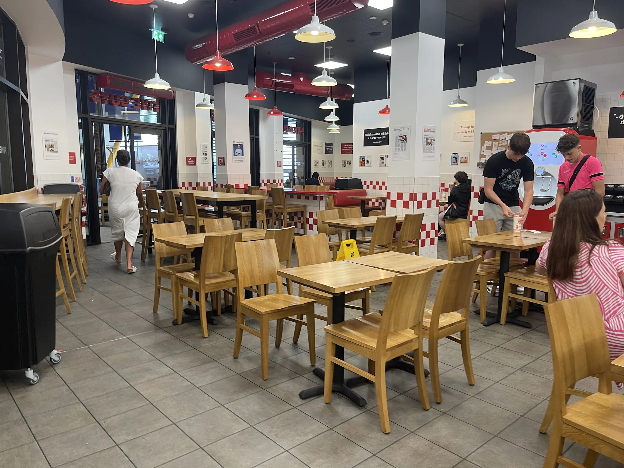 O2 Five Guys Five Guys | The O2 | London – TortoisePath | United Kingdom 🇬🇧