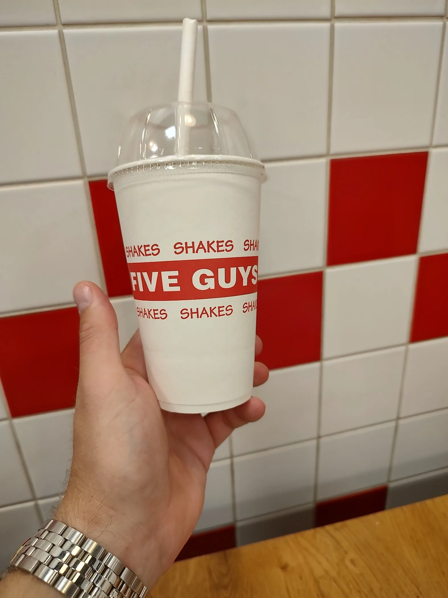 O2 Five Guys Five Guys | The O2 | London – TortoisePath | United Kingdom 🇬🇧