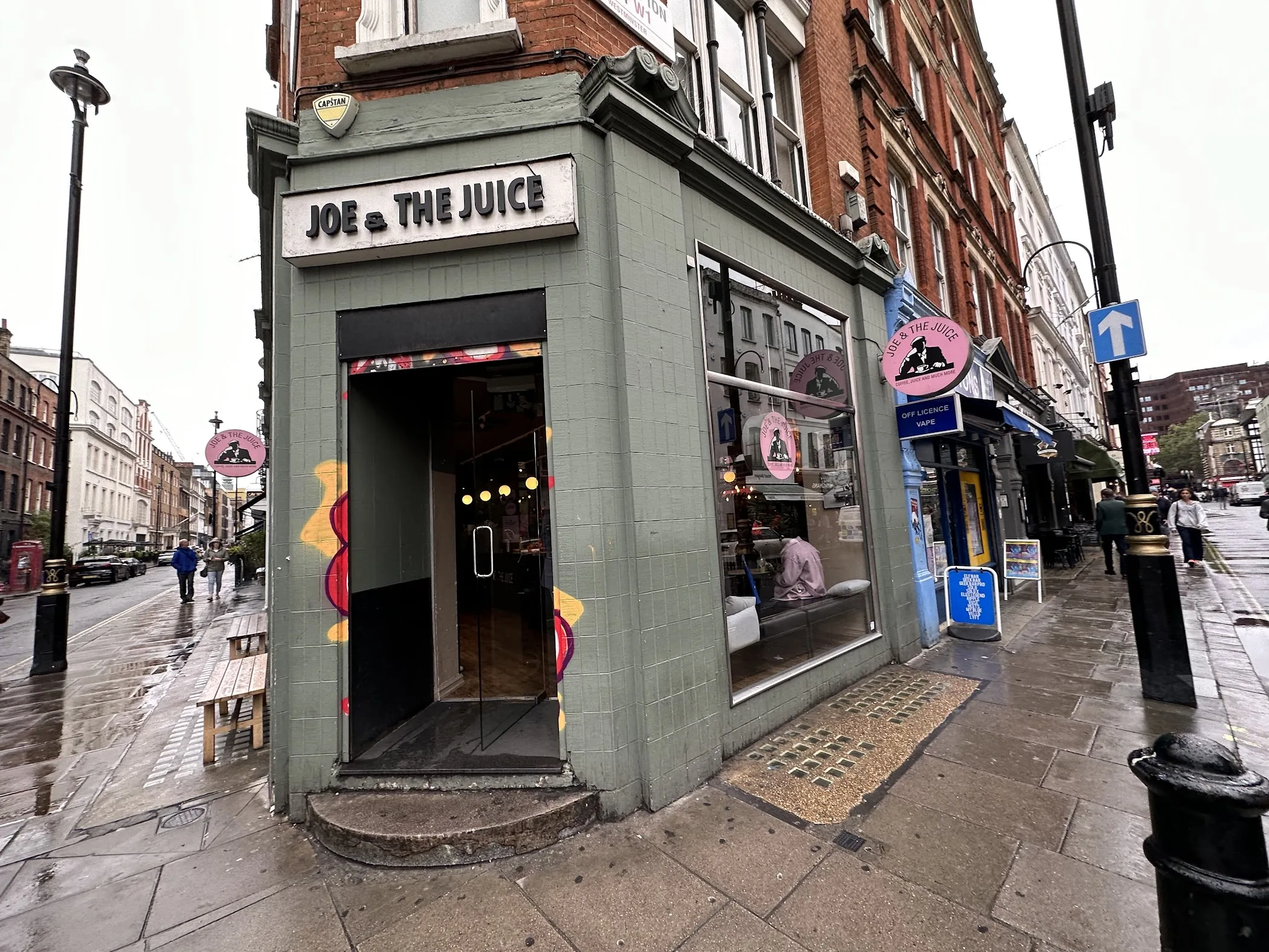 JOE & THE JUICE | Covent Garden TortoisePath | United Kingdom JOE & THE JUICE | Covent Garden TortoisePath | United Kingdom