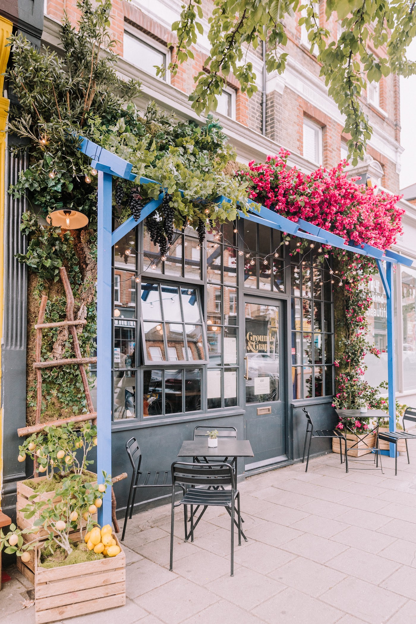 Grounds and Grapes — London