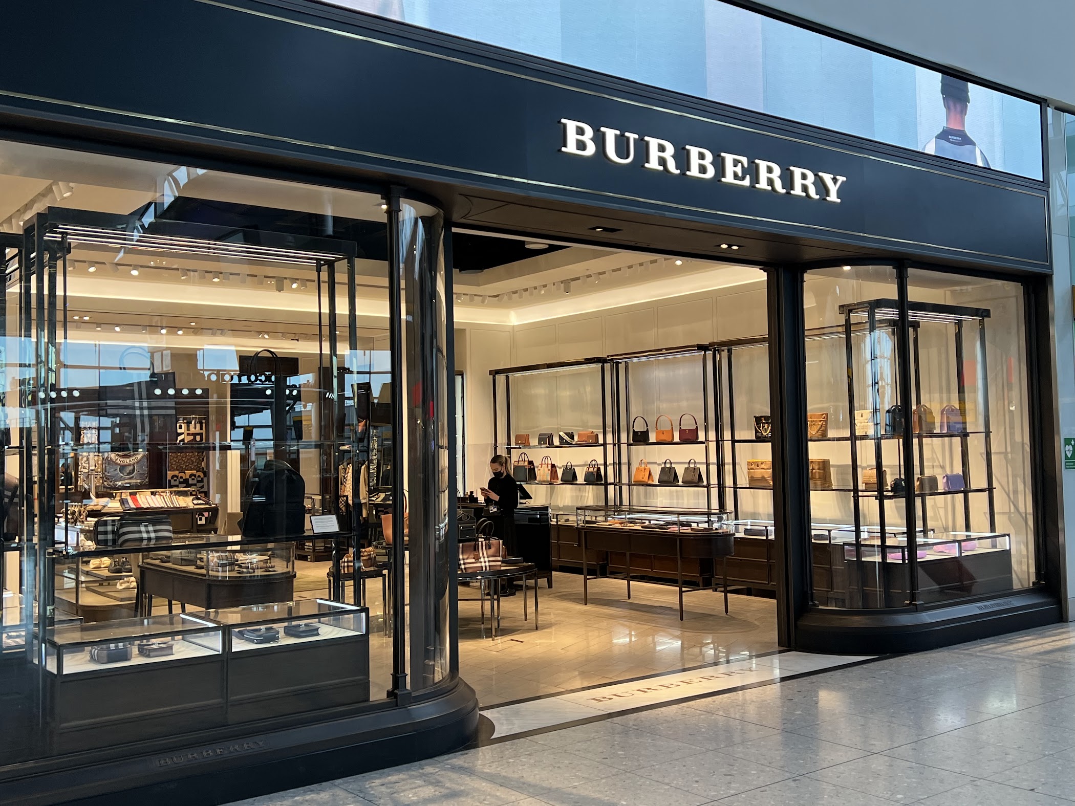 Burberry | Terminal 2 | Heathrow Airport